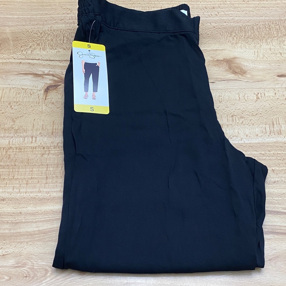 Jessica Simpson NWT Pull on black ankle pants, Size small